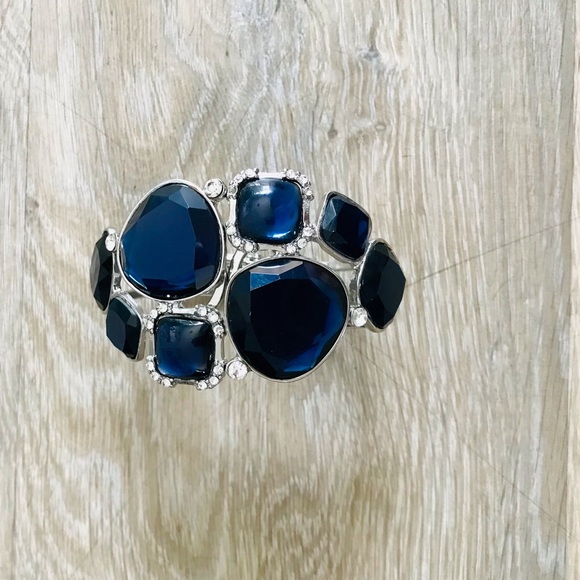 WHITE HOUSE BLACK MARKET BRACELET - Picture 7 of 7